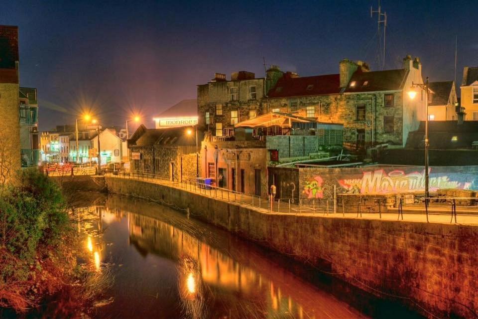 Modern Canal View Home, In City Centre, Sleeps 8 Galway Exteriér fotografie