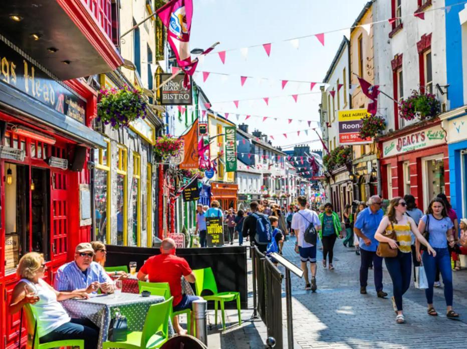 Modern Canal View Home, In City Centre, Sleeps 8 Galway Exteriér fotografie