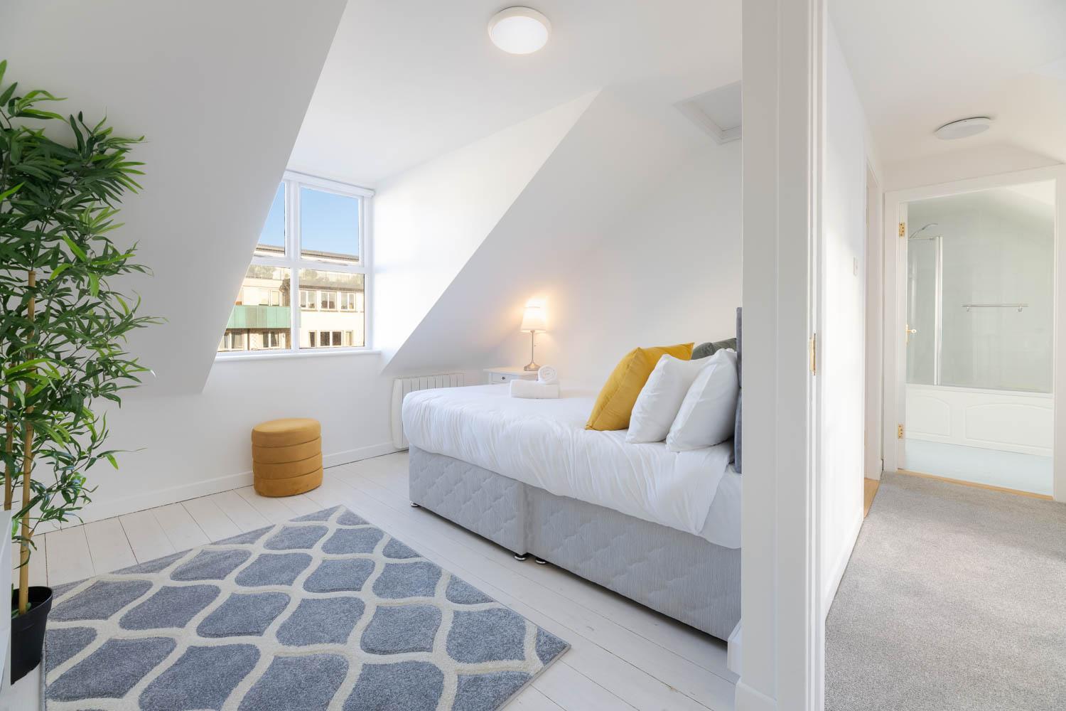 Modern Canal View Home, In City Centre, Sleeps 8 Galway Exteriér fotografie